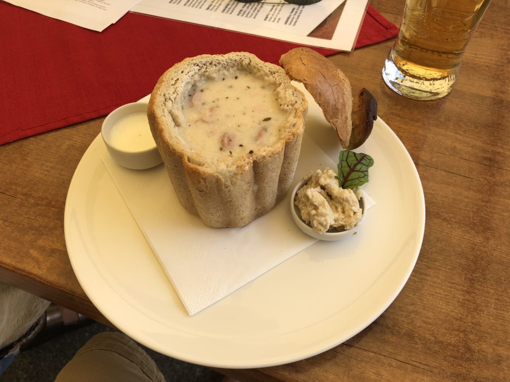 Suppe im Brot Breslau
