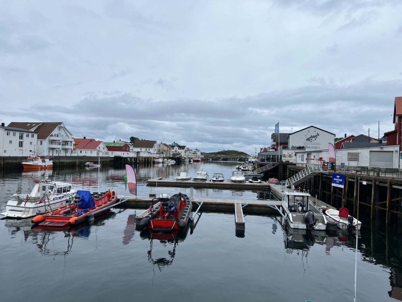 Die Lofoten mit dem Wohnmobil bereisen 42 Henningsvær mit dem Wohnmobil